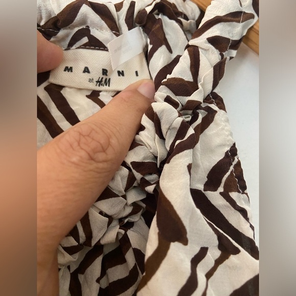 Marni by H&M stunning 100% silk halter style, peak of your back and tie closure. - Picture 4 of 10